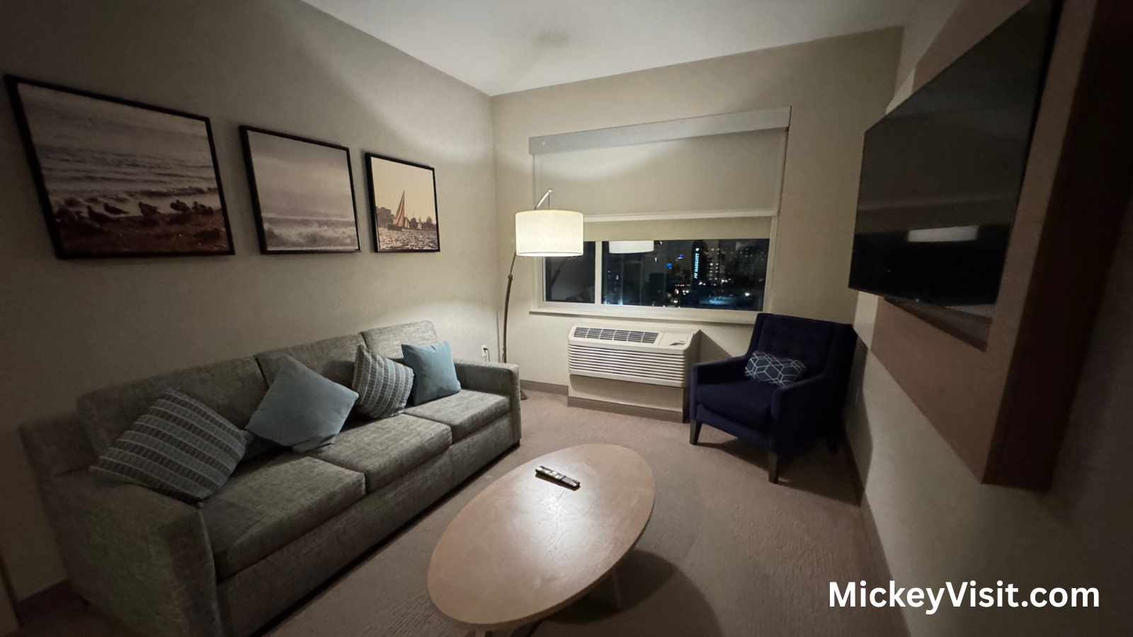 Suites cambri living room