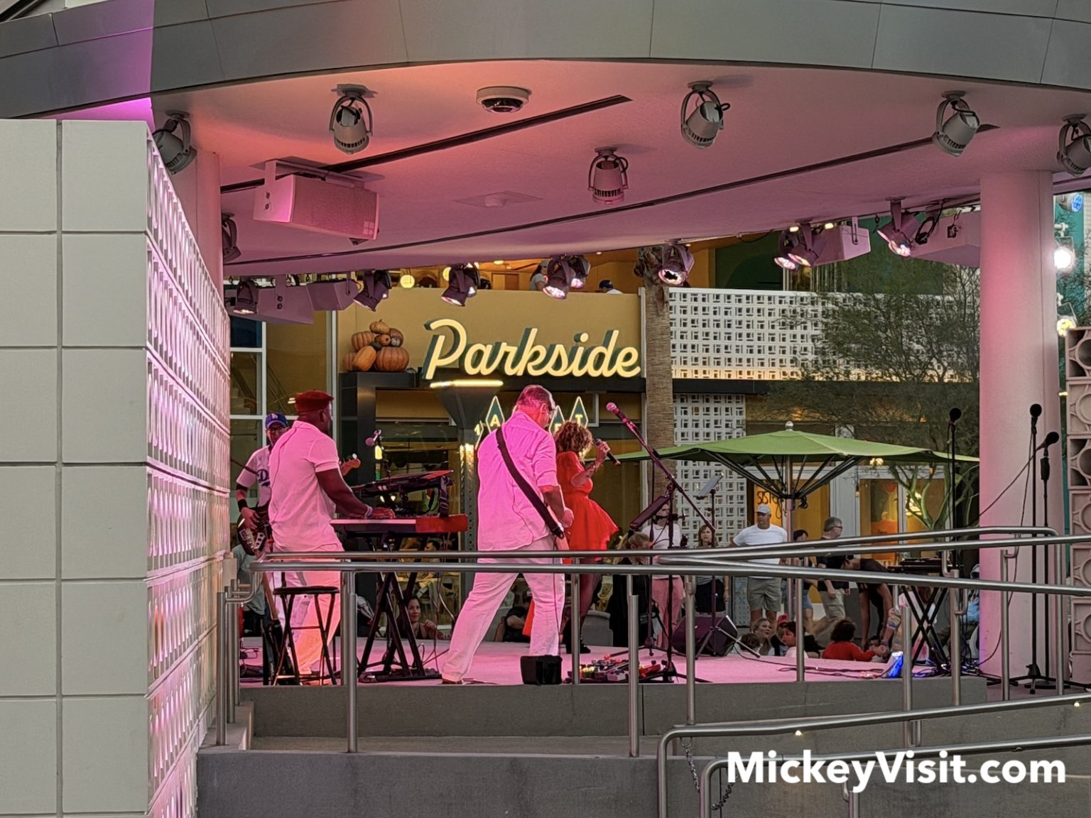 Walt Disney World’s Epcot Dining Guide: All the Dining Information!