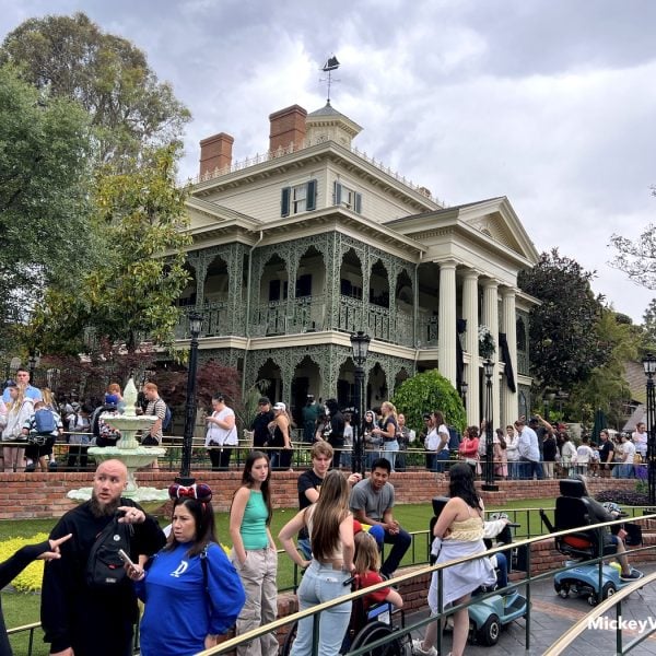 disneyland haunted mansion exterior