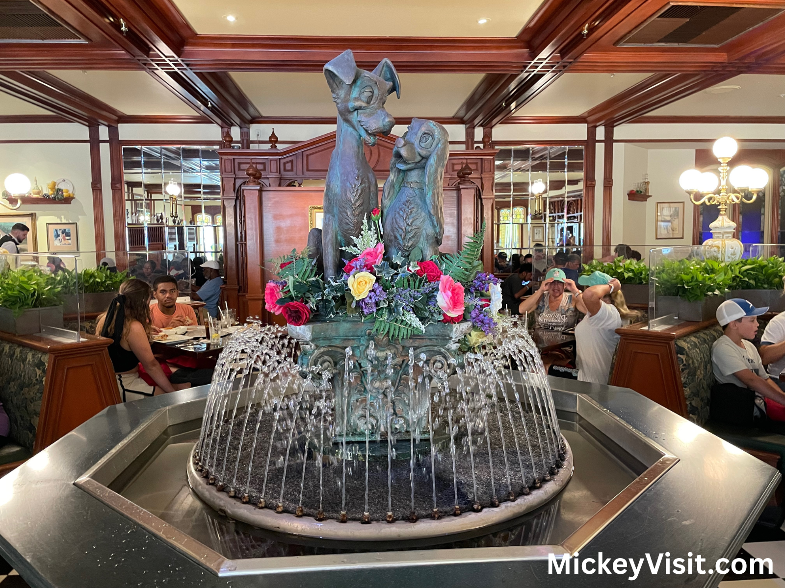 Lady and the Tramp statue