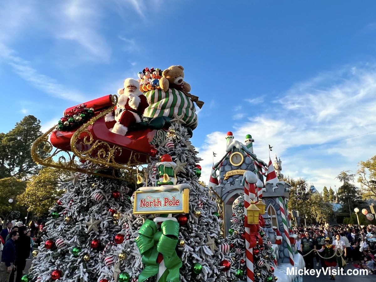 A Christmas Fantasy Parade Santa