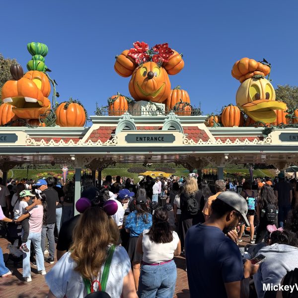 Disneyland Halloween pumpkins entrance gate