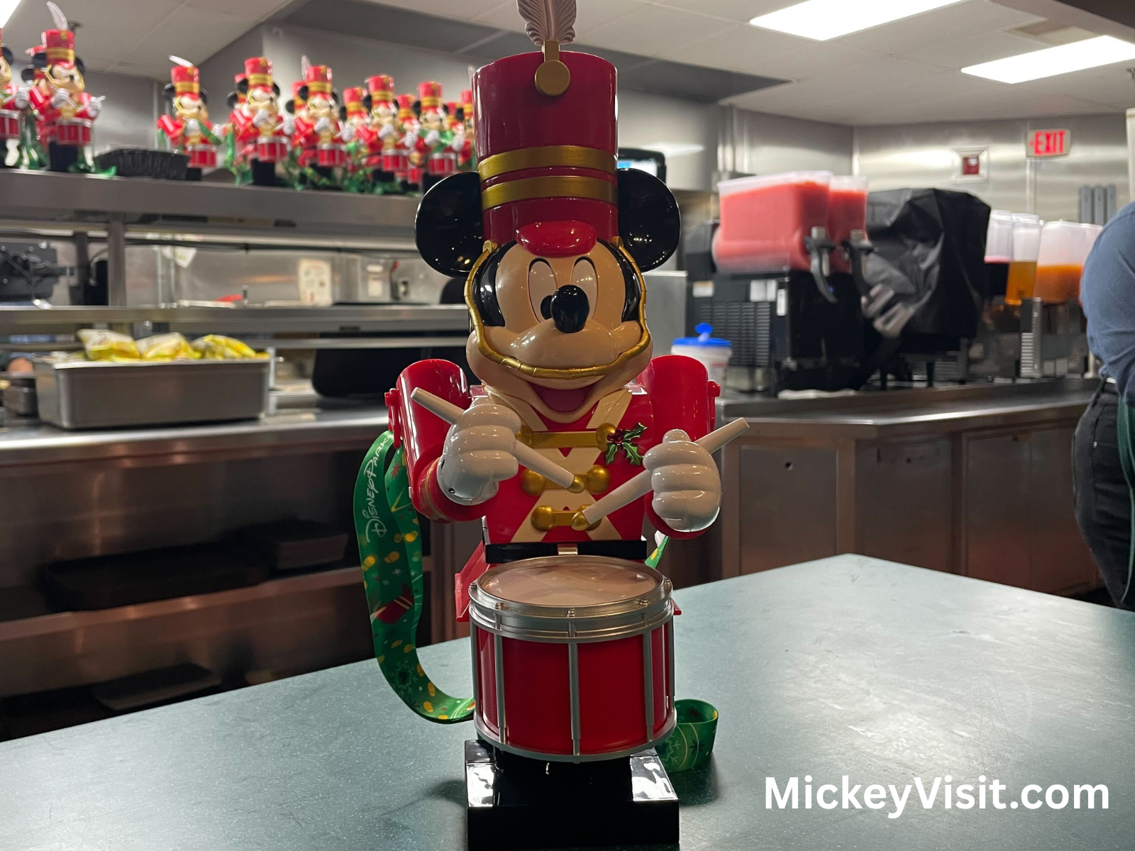 December Mickey sipper