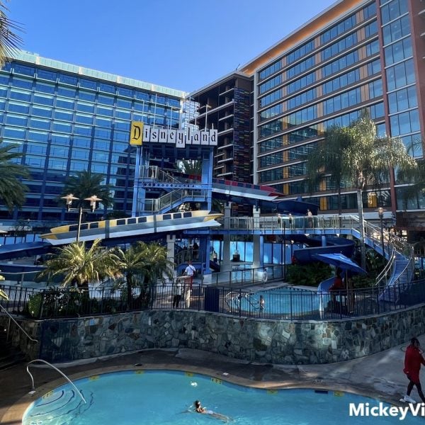 disneyland hotel pool