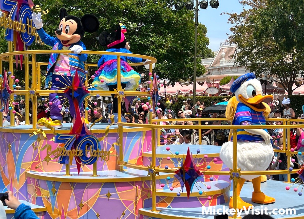 disneyland cavalcade main street
