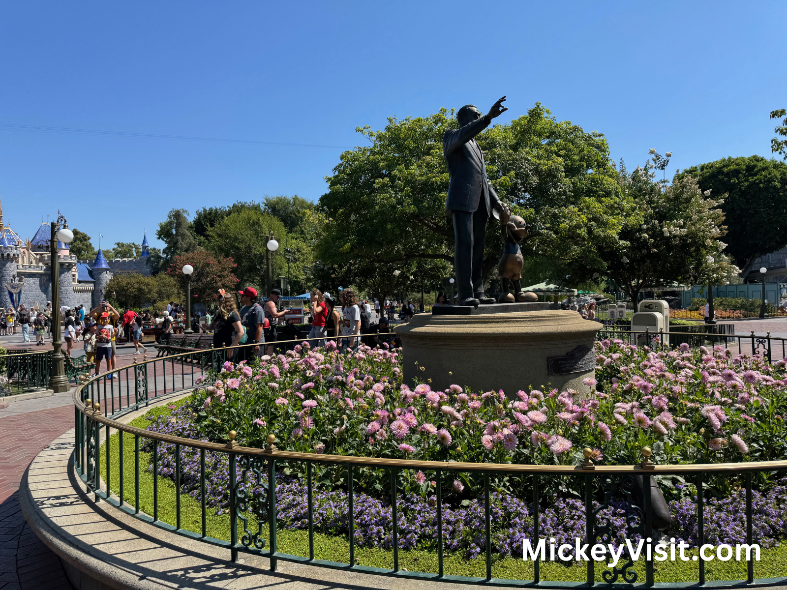 Disneyland rope drop