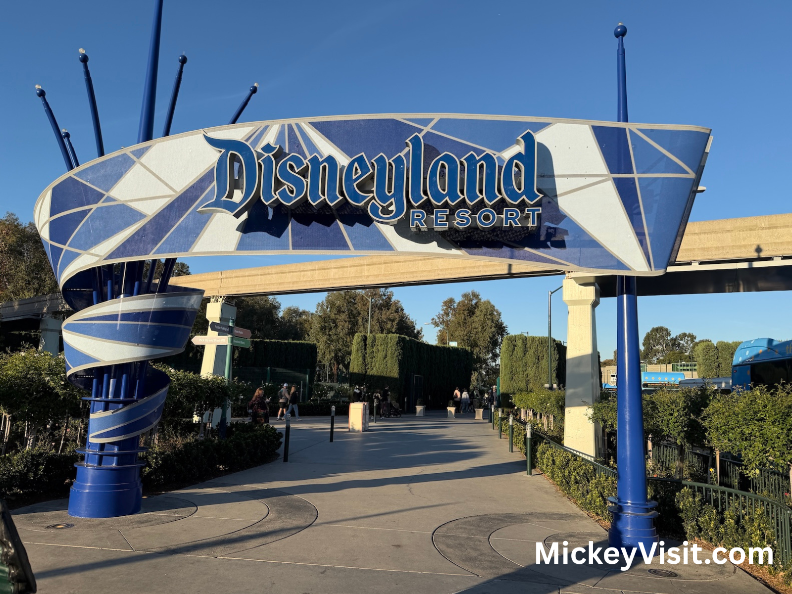 Disneyland Resort welcome sign