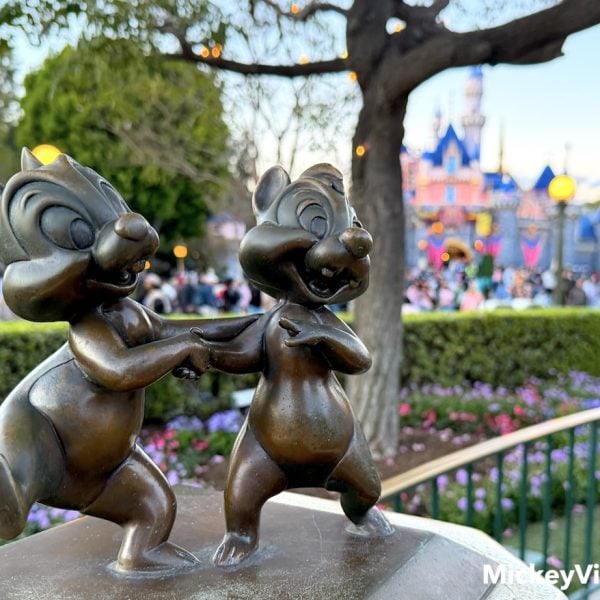 disneyland theme park characters