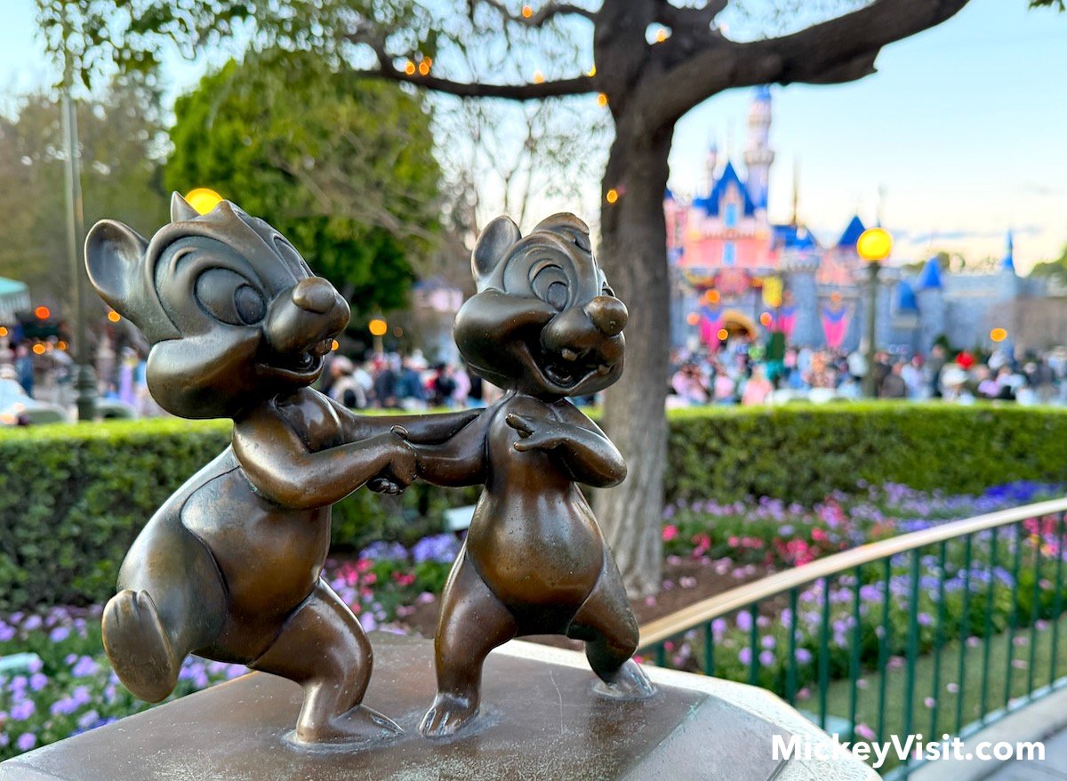 disneyland theme park characters