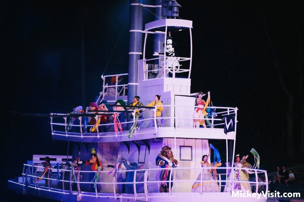 Fantasmic! finale boat
