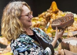 Log flume ride vehicle
