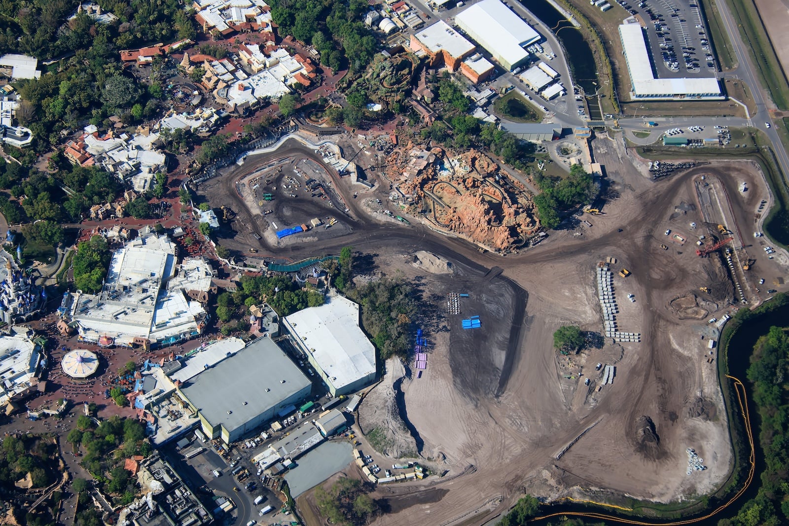 Piston Peak, Villains Land construction site