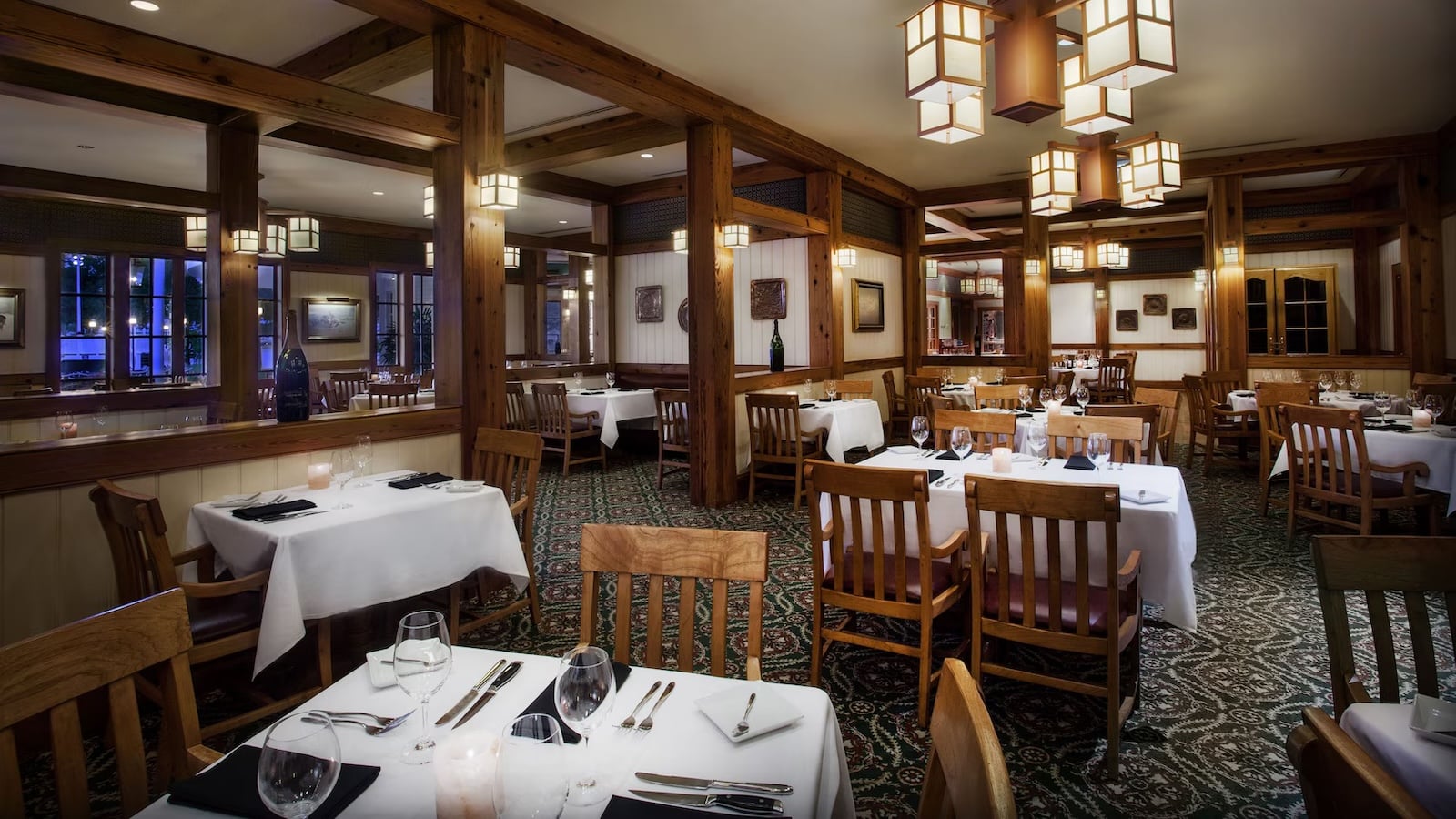 Yachtsman Steakhouse dining room