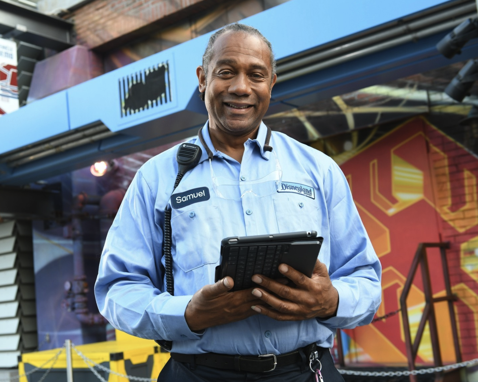 disneyland maintenance cast member