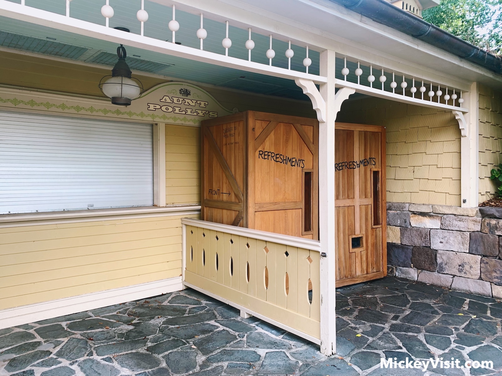 Aunt Polly's Dockside Inn