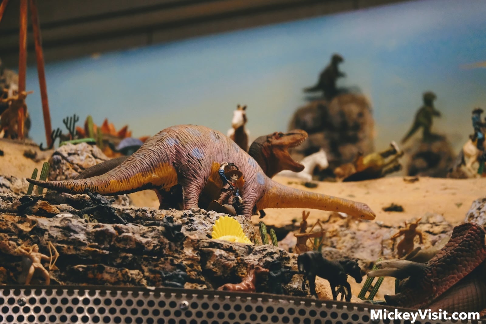 Dinosaur knick-knacks