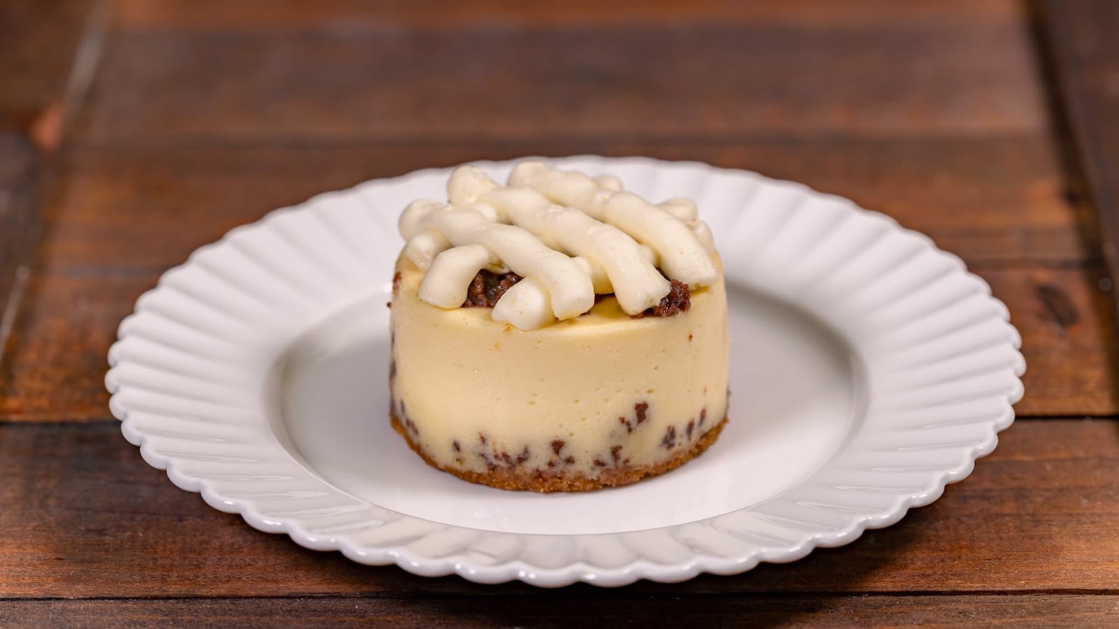Cinnamon roll cheesecake