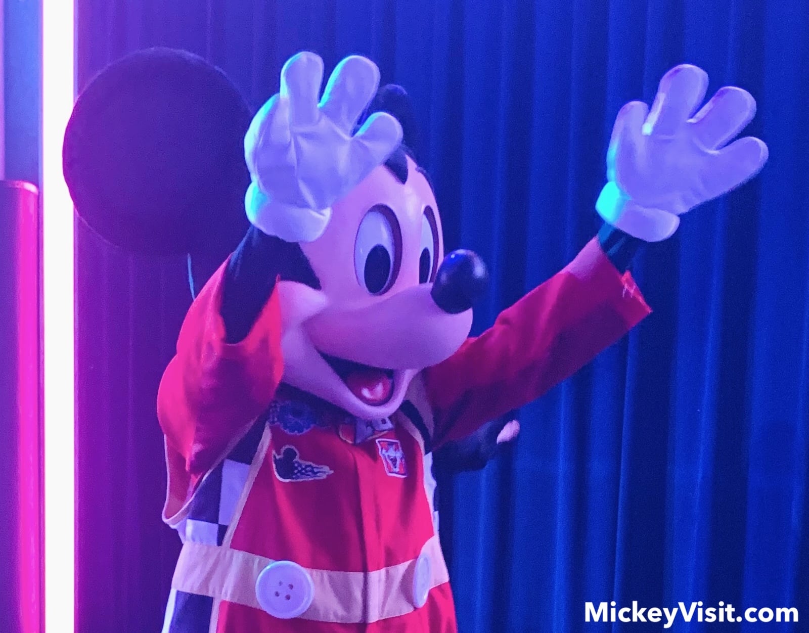 Mickey mouse dancing
