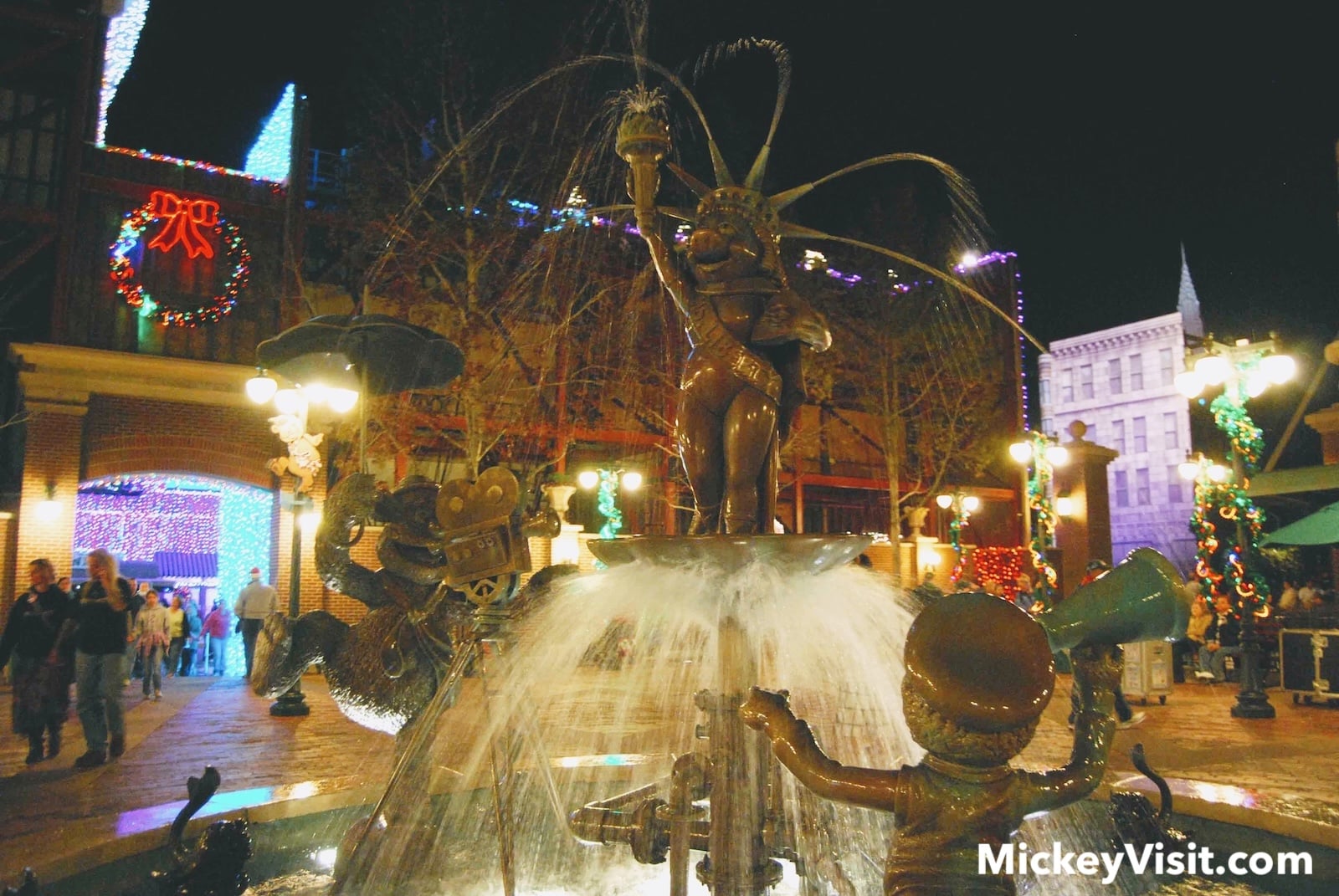 Miss Piggy fountain