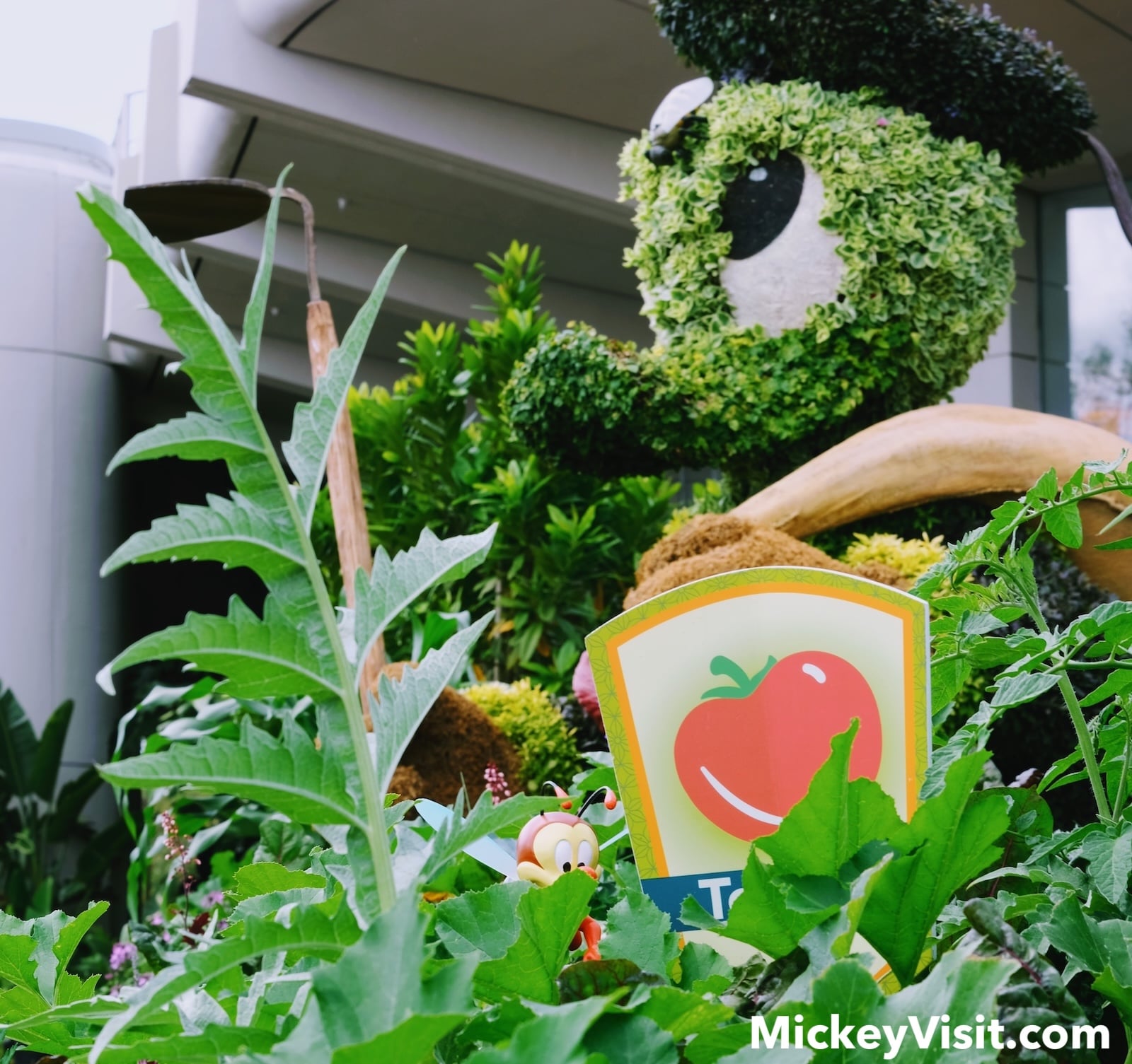 Spike the Bee hiding