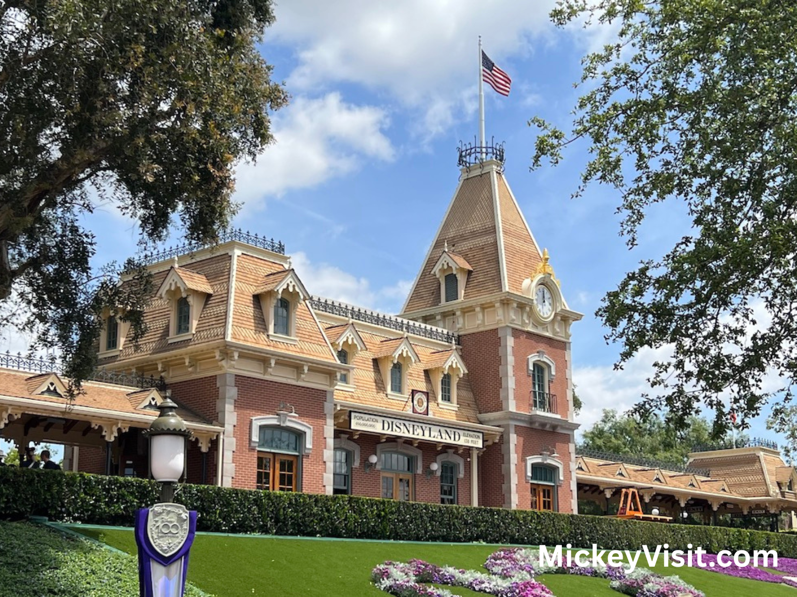 Entrance to Disneyland Park