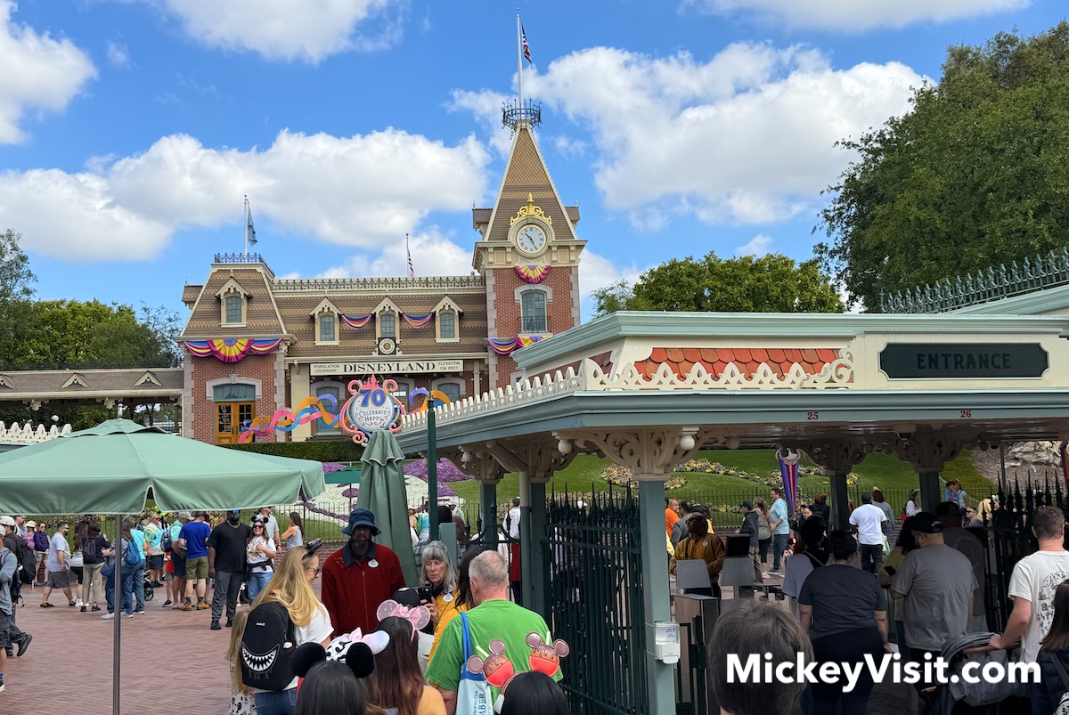 disneyland main entrance