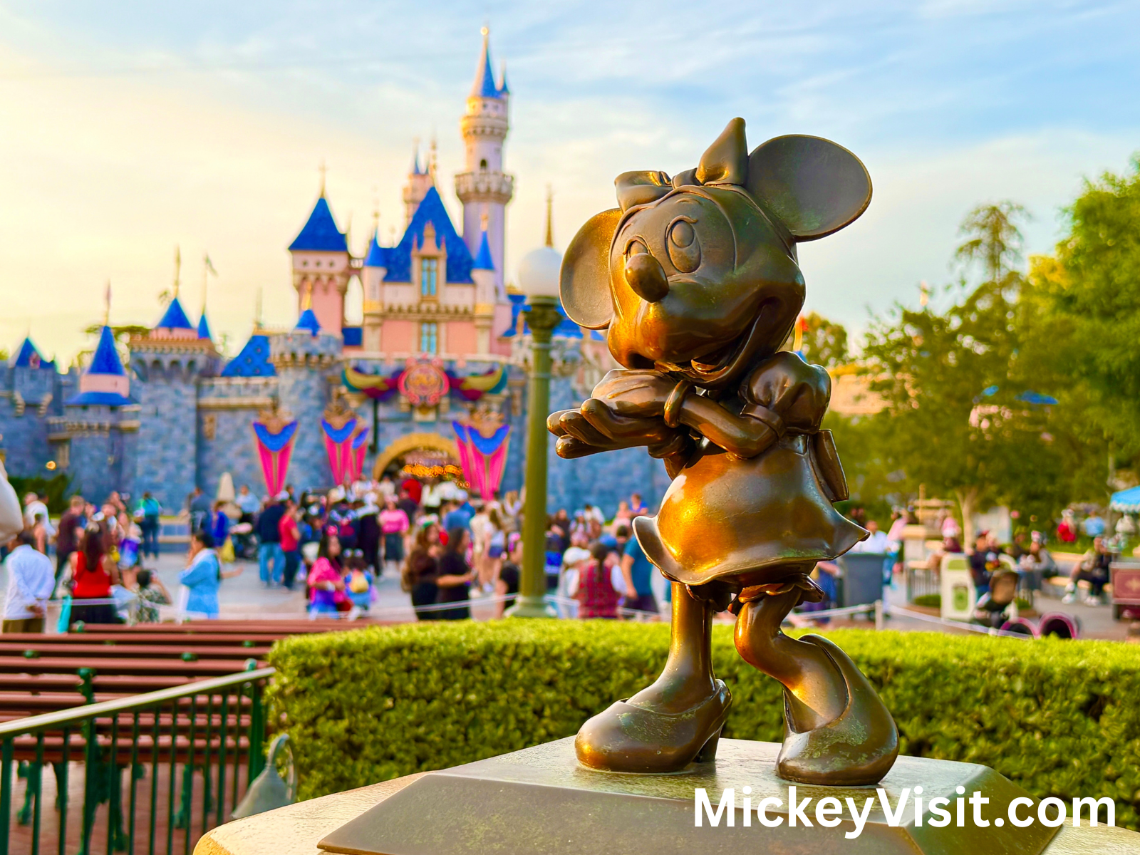 disneylandcastleminnie.png