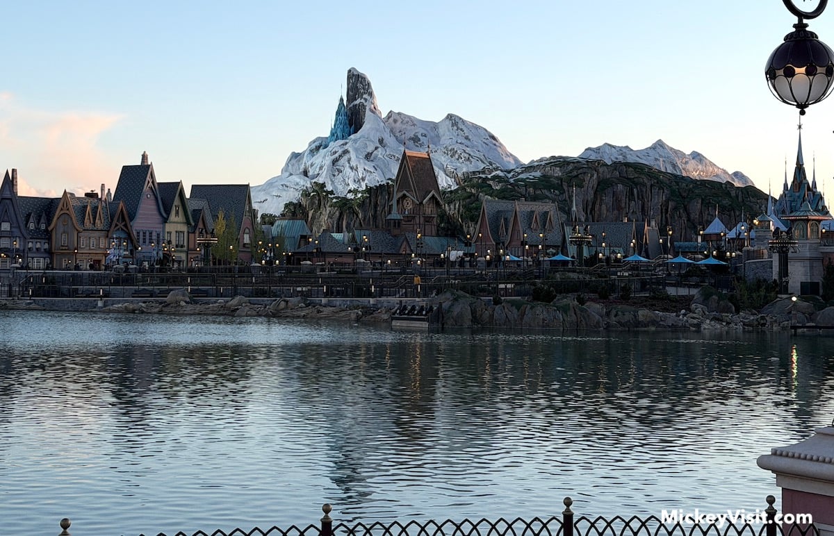 world of frozen paris