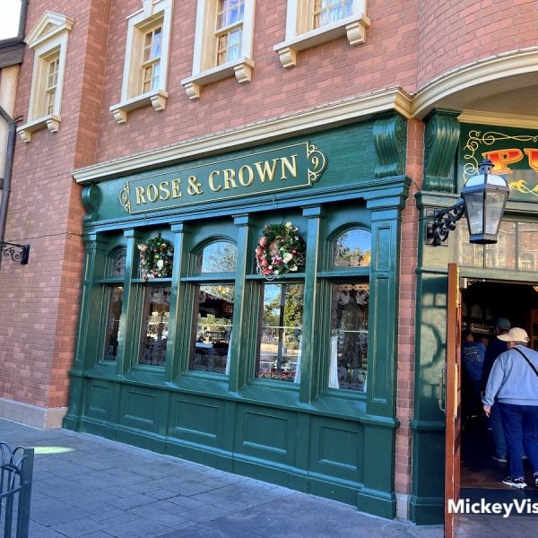 disney world rose and crown restaurant