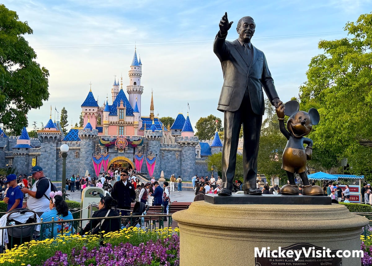 disneyland walt and mickey statue