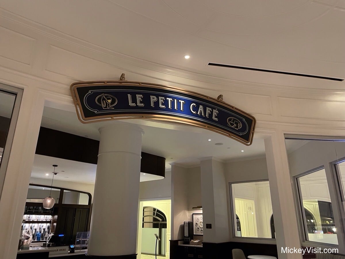 Le Petit Cafe
