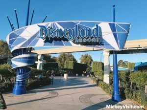 Disneyland entrance sign