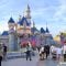 crowds in front of Sleeping Beauty Castle