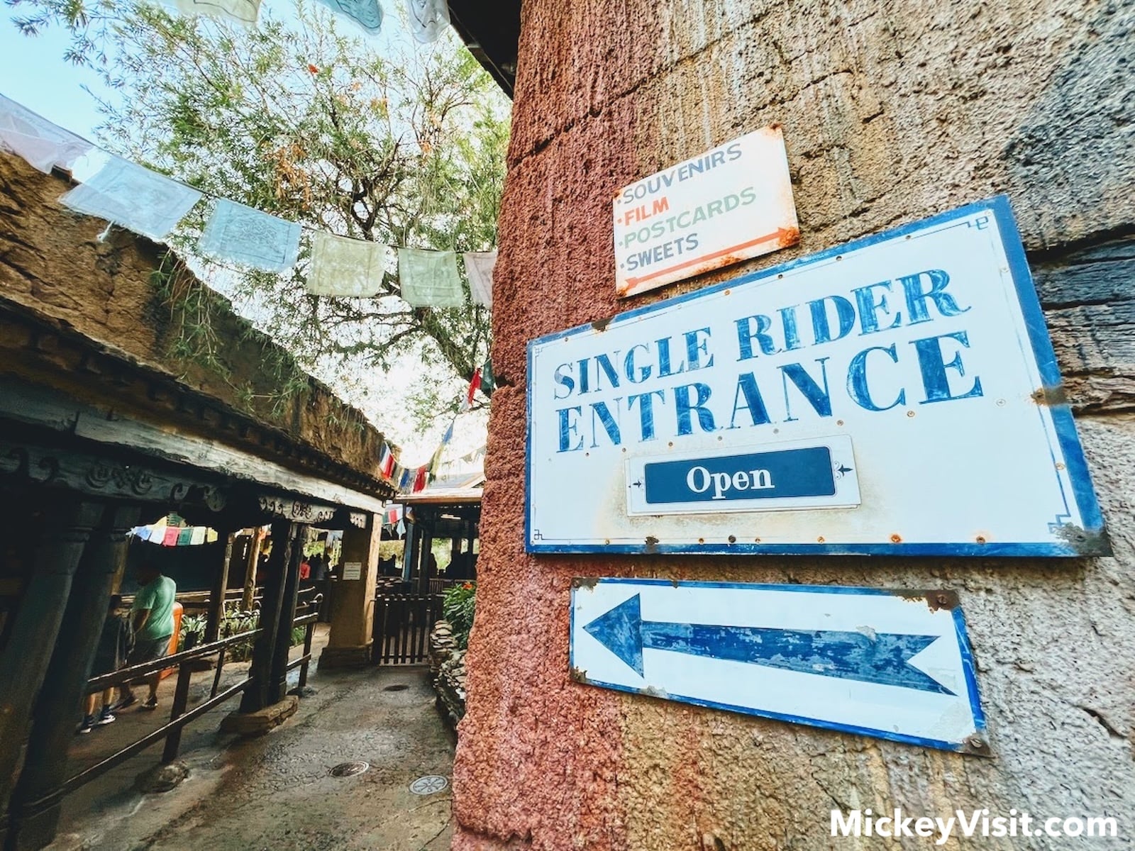 Single-rider line