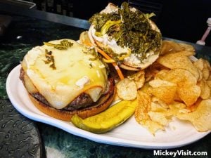 Burger, chips