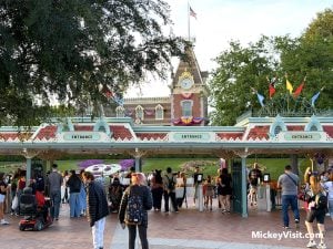 disneyland main gate entrance