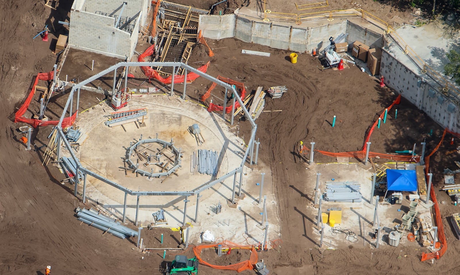 Carousel ride construction