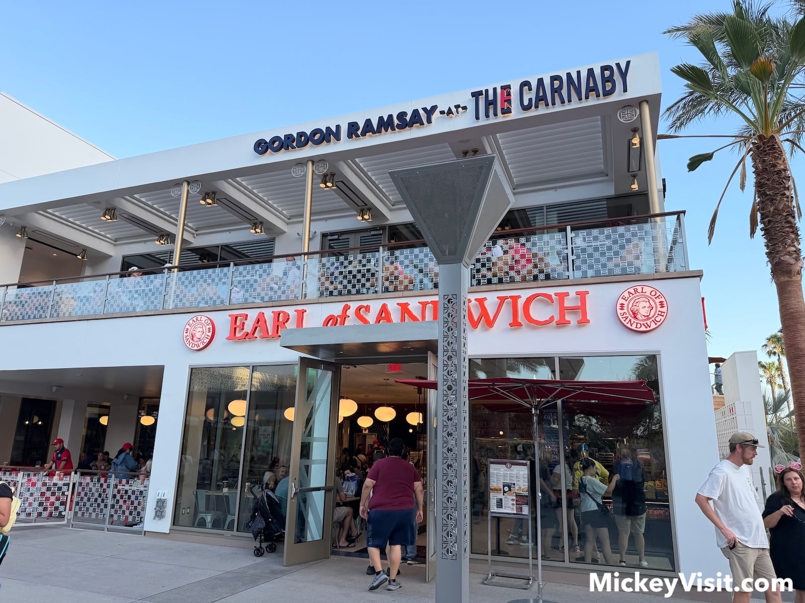 Earl of Sandwich restaurant exterior