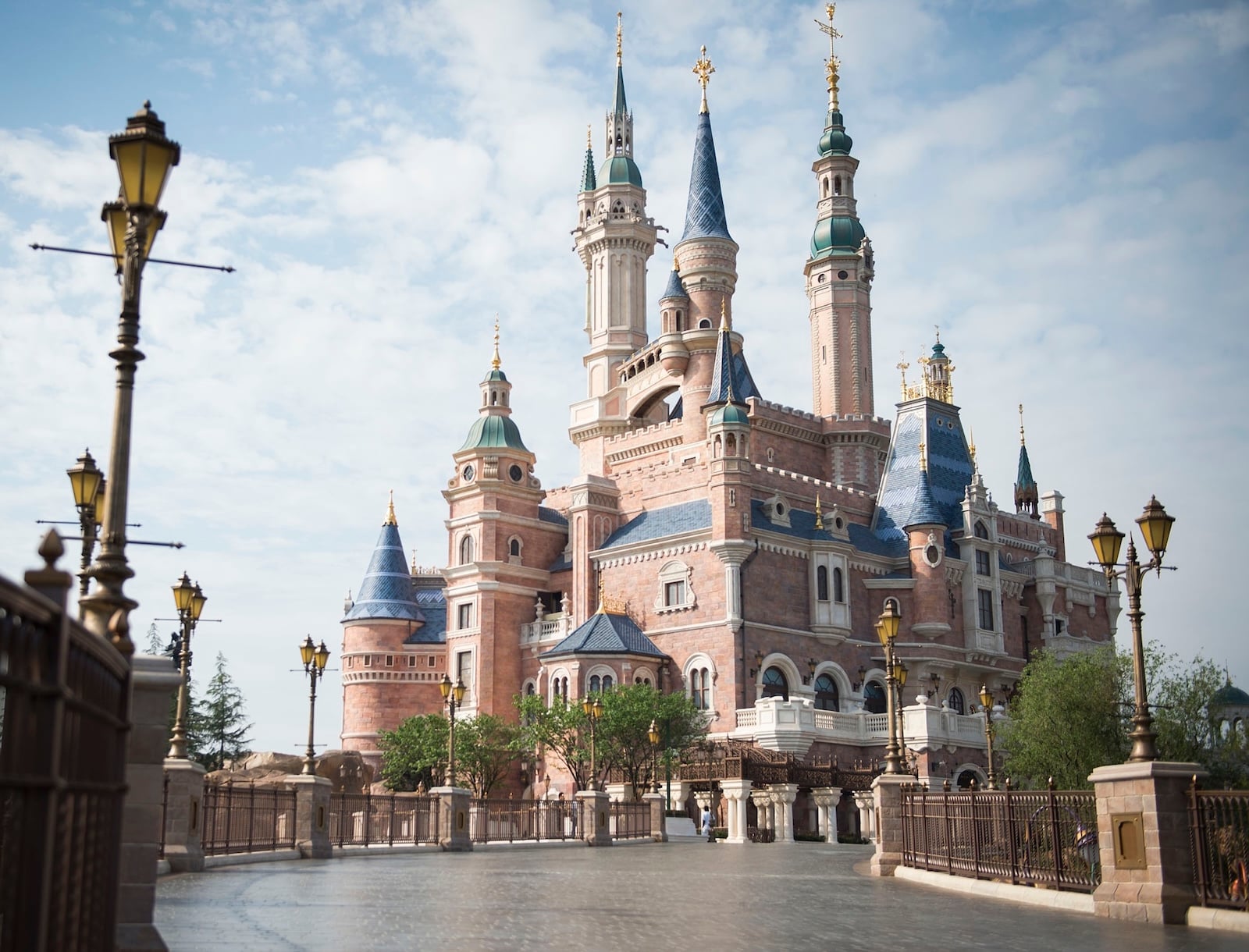 Shanghai Disneyland castle