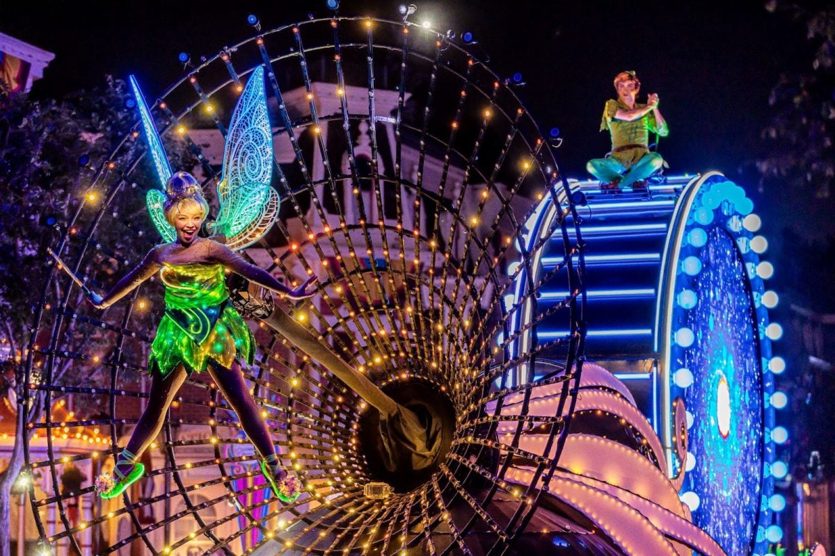 Paint the Night parade Disneyland
