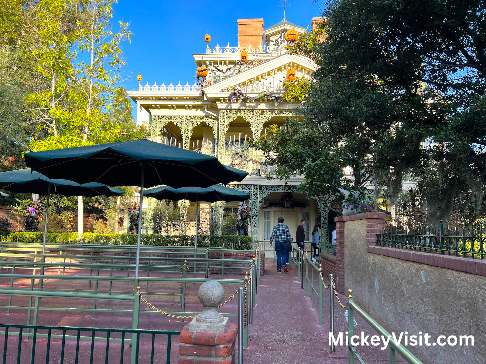 Haunted Mansion empty queue
