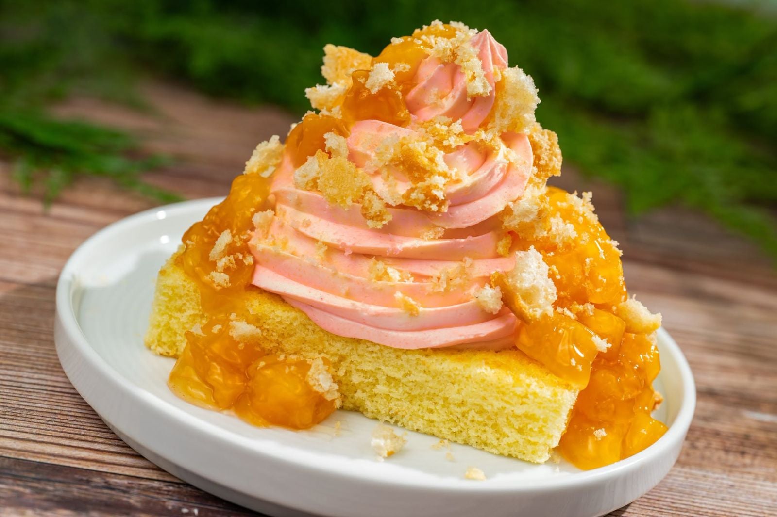 DOLE Whip Peach sundae with streusel