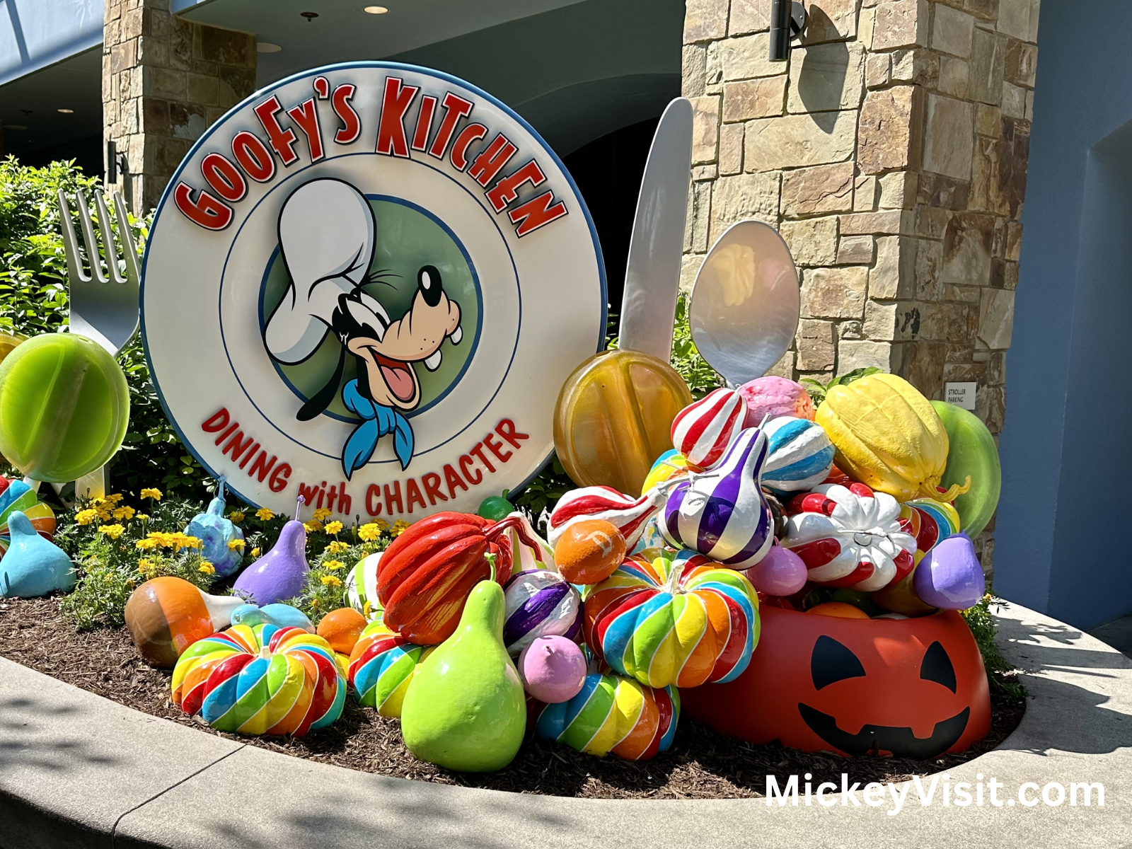 Sign for Goofy's Kitchen restaurant