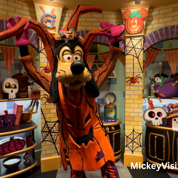 Goofy in an orange Halloween costume