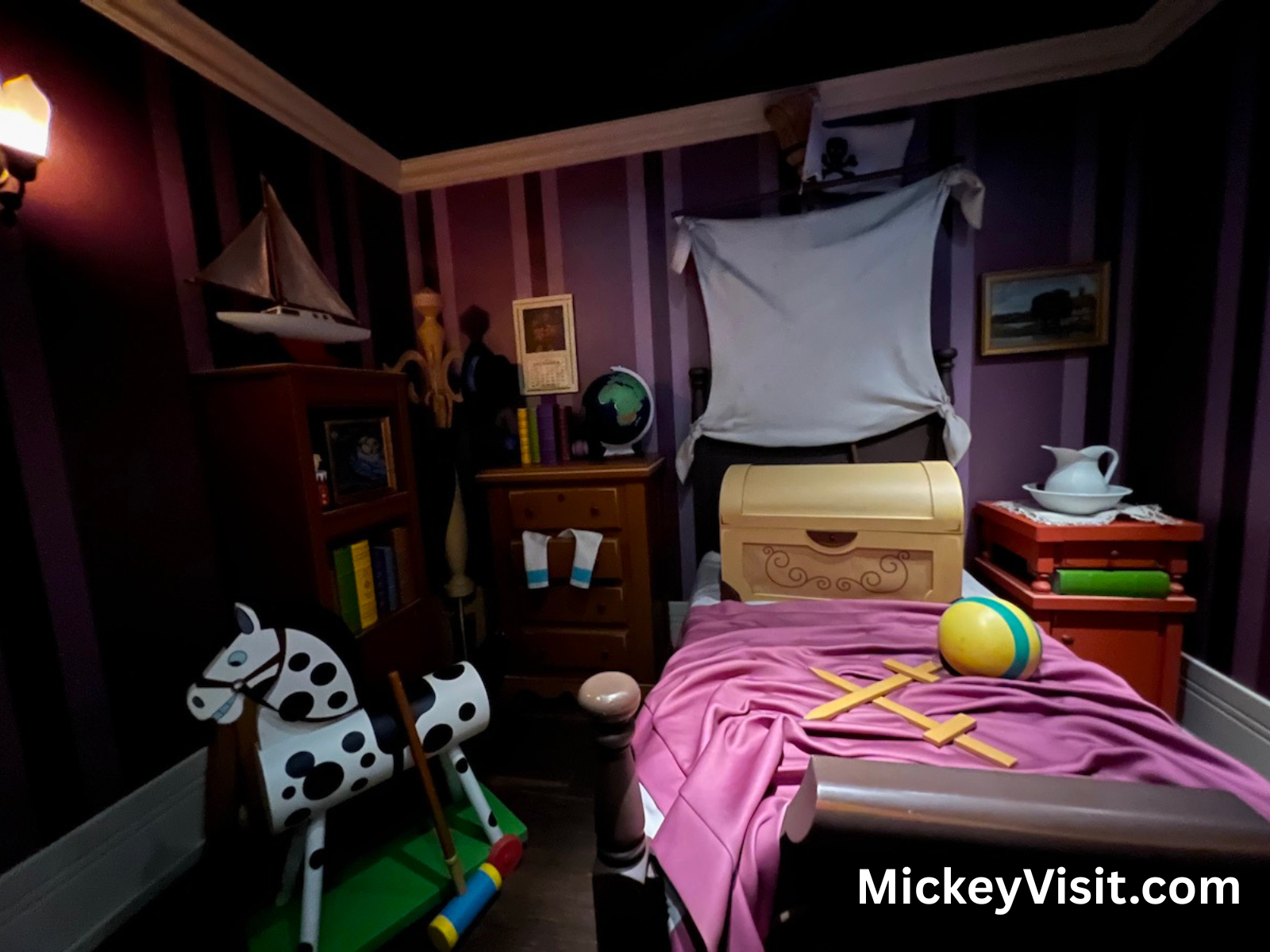 Bedroom scene in Peter Pan's Flight