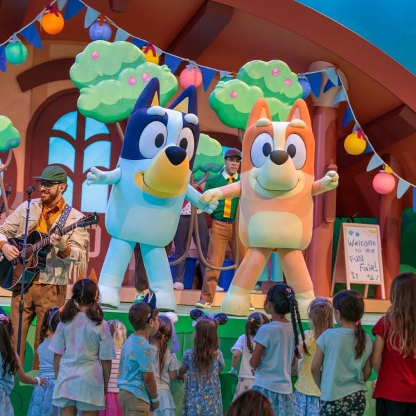Bluey and Bingo characters dancing