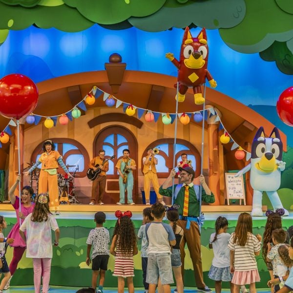 Bluey and Bingo dancing with kids