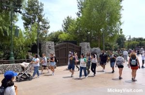 crowds in Disney California Adventure walkway