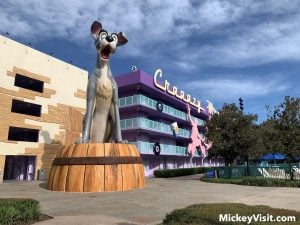 Tramp statue at Pop Century hotel