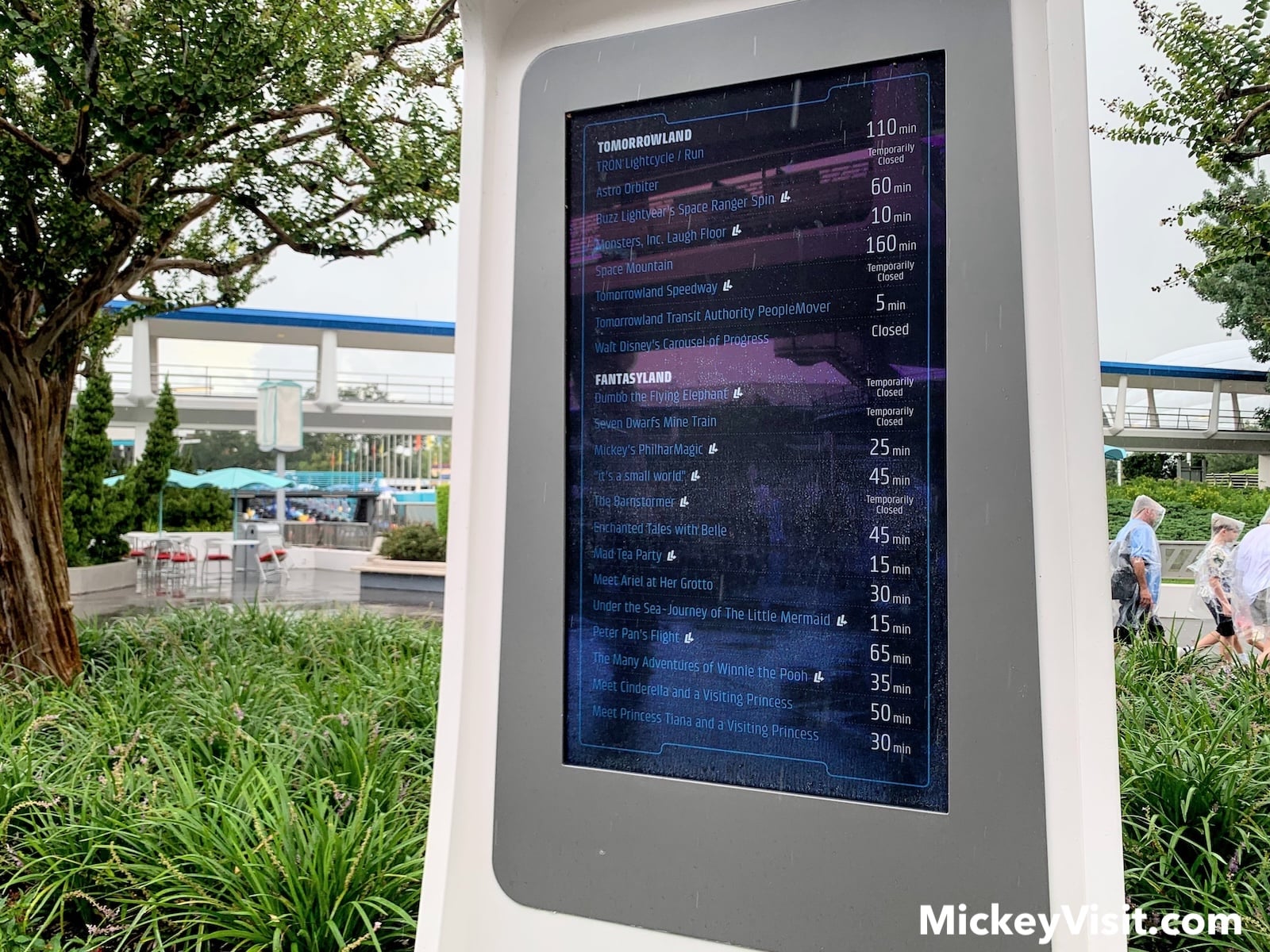 Sign with ride wait times
